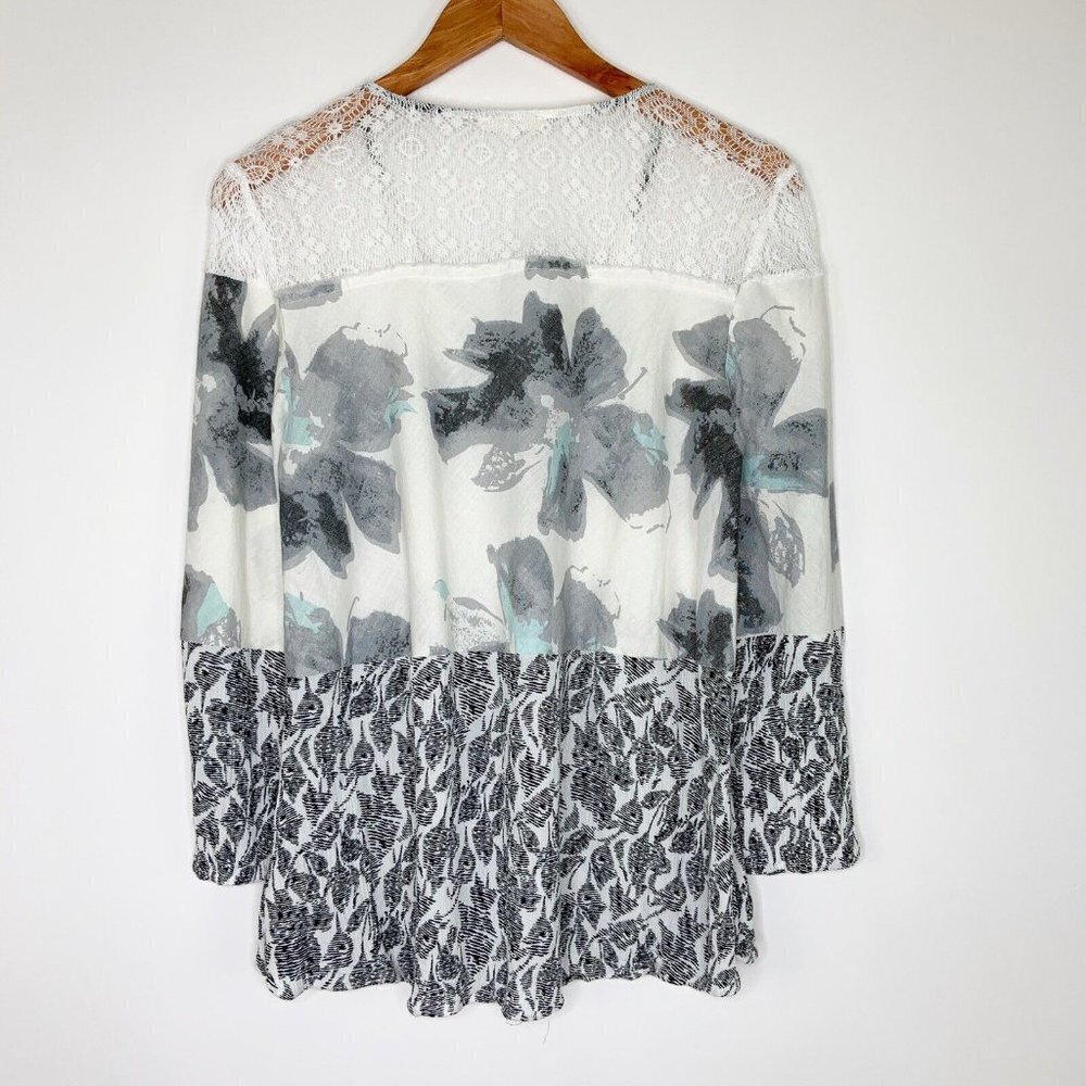 Mystree Gray Floral Top Womens Size Medium Lace Blouse Bohemian - Picture 6 of 7